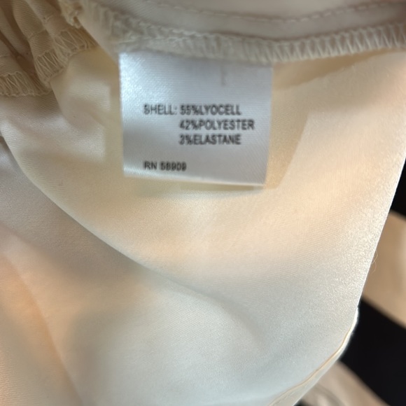 NEW WITH TAGS! GORGEOUS ANTONIO MELANI NEW BLOUSE! Size XS. - Picture 7 of 8